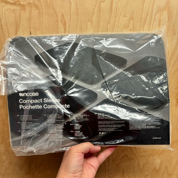 Incase Classic Case For 12" Macbook Protective Laptop Tablet iPad Sleeve - Picture 6 of 6